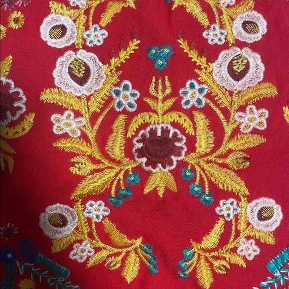 Boutique red embroidered floral skirt - Picture 7 of 8